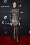 Tuppence Middleton con vestido transparente cubierto de flecos en el estreno de 'The Current War'