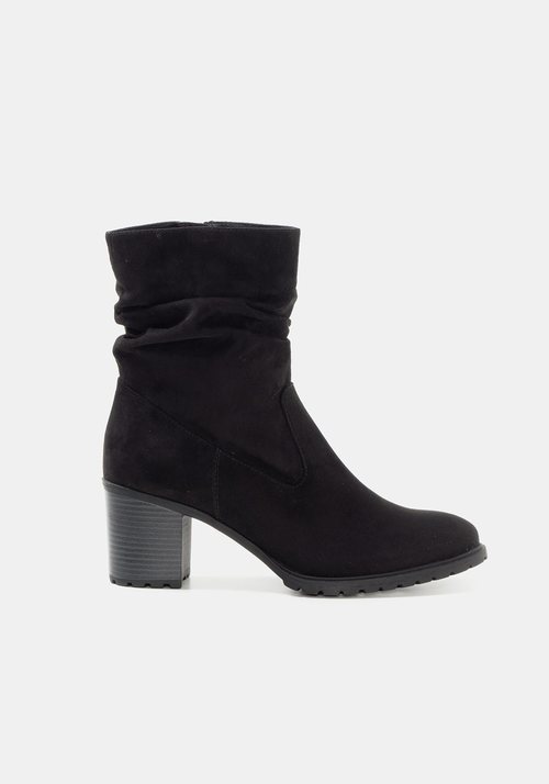 Botas con tacón negras de la colección de Rocío Osorno y TEX de otoño/invierno 2019