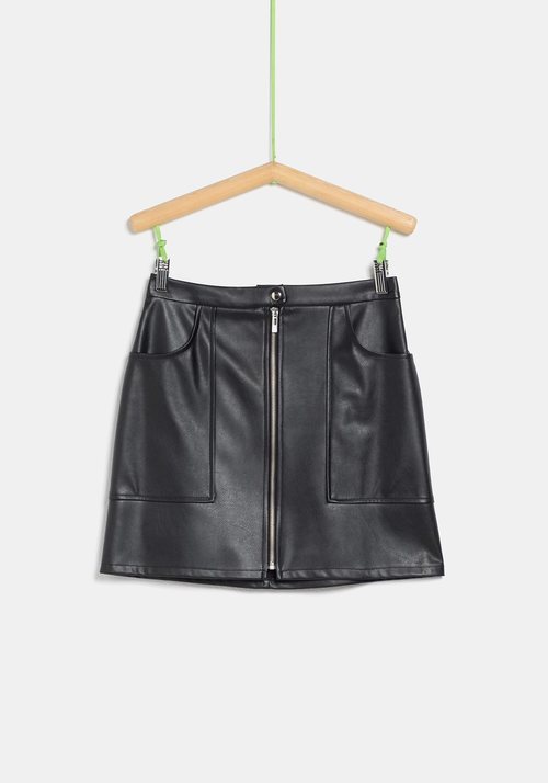 Falda efecto piel de la colección de Rocío Osorno y TEX de otoño/invierno 2019
