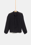 Blusa negra con lazo al cuello de la colección de Rocío Osorno y TEX de otoño/invierno 2019