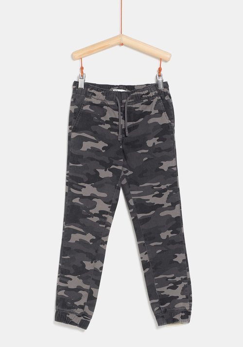Pantalón militar negro de la colección 'I-O' de Carrefour y TEX para otoño/invierno 2019