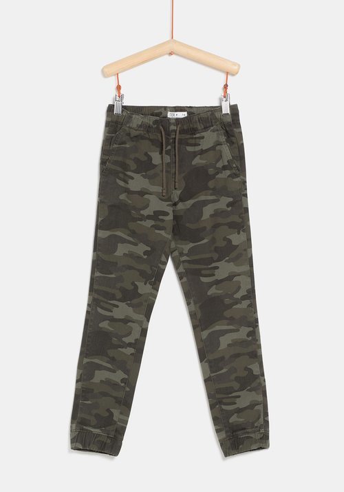 Pantalón militar caqui de la colección 'I-O' de Carrefour y TEX para otoño/invierno 2019
