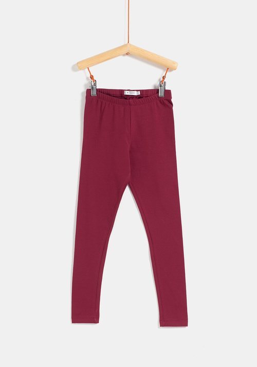 Legging rojo de la colección 'I-O' de Carrefour y TEX para otoño/invierno 2019