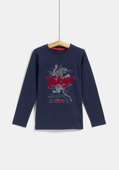 Camiseta negra 'Tokyo' de niño de la colección 'I-O' de Carrefour y TEX para otoño/invierno 2019