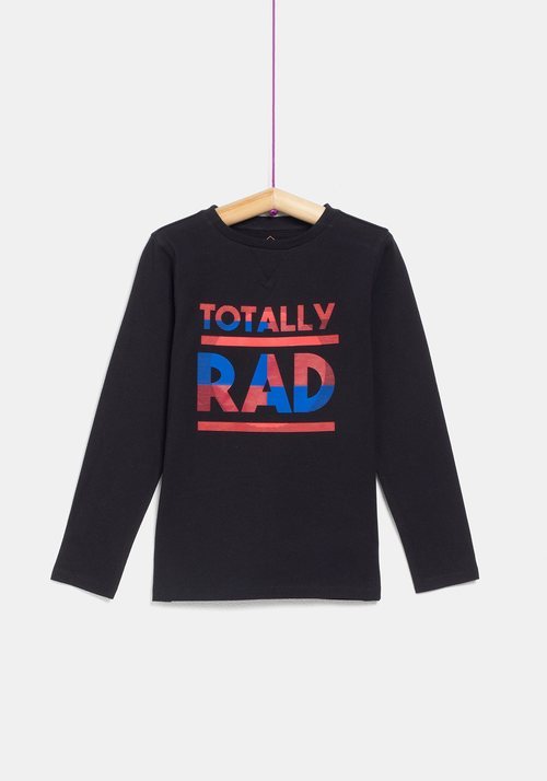 Camiseta negra 'Totally Rad' de niño de la colección 'I-O' de Carrefour y TEX para otoño/invierno 2019