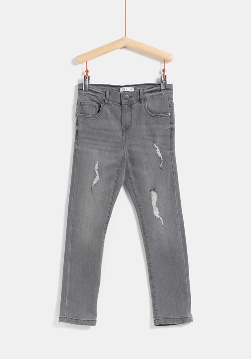 Pantalón vaquero gris para niño de la colección 'I-O' de Carrefour y TEX para otoño/invierno 2019
