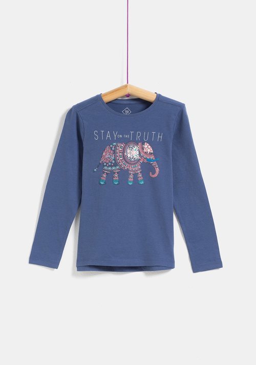 Camiseta azul con elefante para niña de la colección 'I-O' de Carrefour y TEX para otoño/invierno 2019