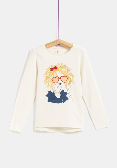 Camiseta blanca con dibujo de chica para niña de la colección 'I-O' de Carrefour y TEX para otoño/invierno 2019