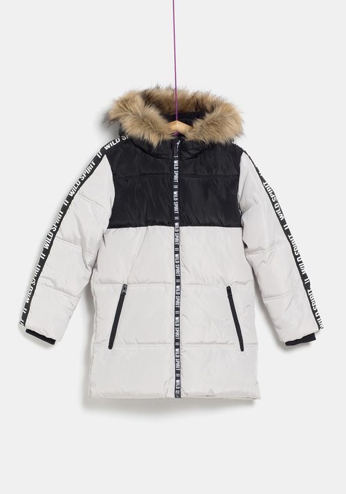 Plumas blanco y negro para niña de la colección 'I-O' de Carrefour y TEX para otoño/invierno 2019