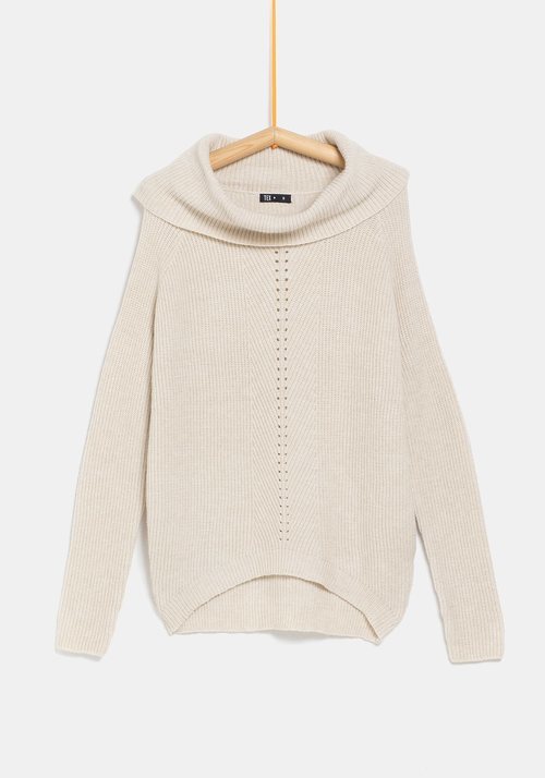 Jersey blanco para mujer de la colección 'I-O' de Carrefour y TEX para otoño/invierno 2019