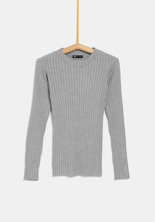 Jersey gris ceñido de la colección 'I-O' de Carrefour y TEX para otoño/invierno 2019