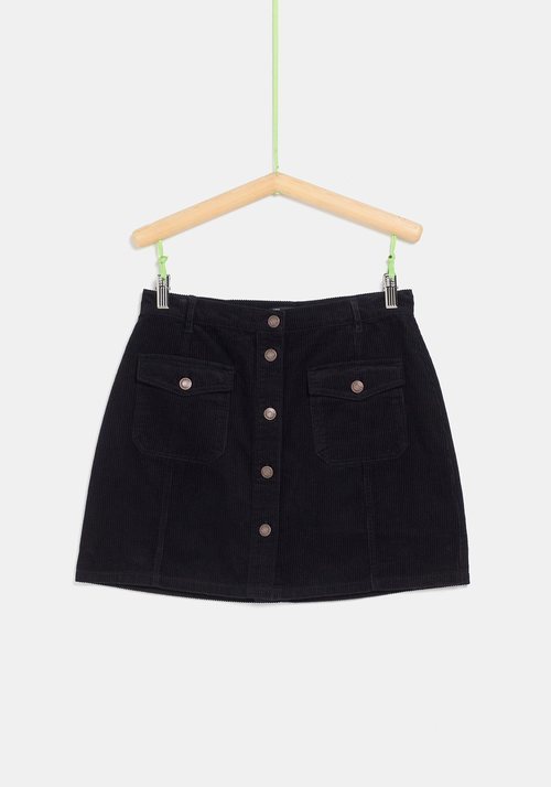 Falda de pana negra de la colección 'I-O' de Carrefour y TEX para otoño/invierno 2019