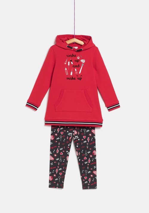 Pijama rojo de la colección 'I-O' de Carrefour y TEX para otoño/invierno 2019
