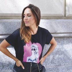 Rocío Osorno con camiseta negra de la colección 'I-O' de Carrefour y Tex para otoño/invierno 2019