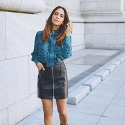 Rocío Osorno con blusa azul de la colección 'I-O' de Carrefour y Tex para otoño/invierno 2019