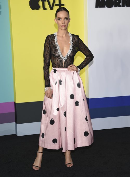Jodi Balfour con falda abultada en la premiere de 'The Morning Show'
