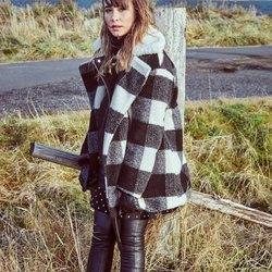 Abrigo de borrego de la colección otoño/invierno 2019/2020 de Stradivarius