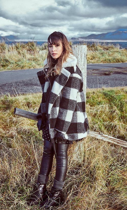 Abrigo de borrego de la colección otoño/invierno 2019/2020 de Stradivarius