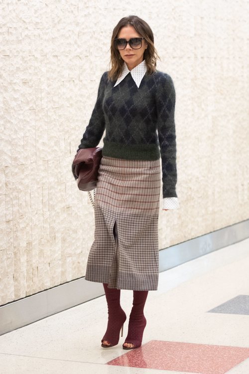 Victoria Beckham en Nueva York con un look mezcla de estampados