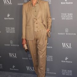 Irina Shayk con traje camel en los Innotavion Awards 2019