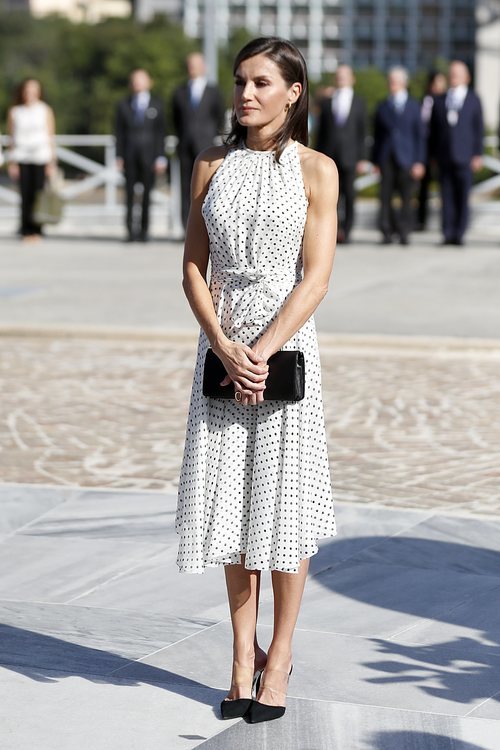 La Reina Letizia con vestido de Carolina Herrera durante su Visita Oficial en La Habana