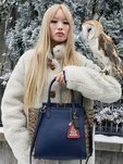 Bolso azul con detalles de animal print de la colección 'Holliday' de Coach