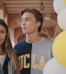 Sudadera bicolor de la colección cápsula 'UCLA x Pull&Bear'
