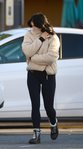 Ariel Winter apuesta por el borrego en abrigo y botas para salir de compras por Los Ángeles