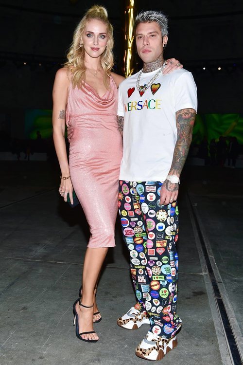 Chiara Ferragni  con el Crystal Mesh salmón de Versace en la VersaceParty de septiembre 2019