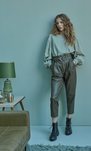 Pantalón paper bag de la colección 'A todo color' de Stradivarius