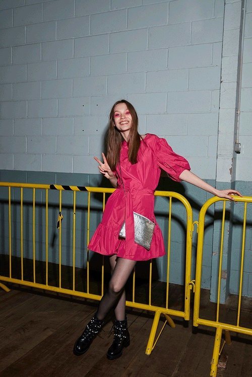 Vestido fucsia de la colección de Navidad 2019 de Primark