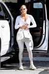 Jennifer Lopez con chandal blanco en Los Ángeles