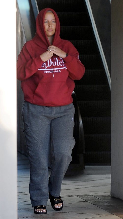 Amber Rose con sudadera y chandal de Nike en Los Ángeles