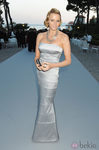 Charlene de Mónaco con vestido sirena plateado