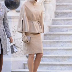 Charlene de Mónaco con total look nude