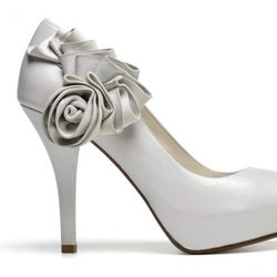 Sandallia plateada de la firma Lodi Wedding