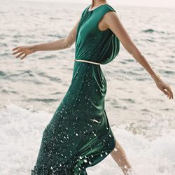 Arizona Muse con vestido griego en verde esmeralda