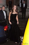 Kate Middleton con un vestido de gala negro palabra de honor