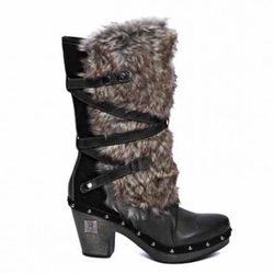 Bota con borrego de la firma Replay de la colección otoño/invierno 2011/2012