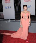 El look de Demi Lovato firmado por Marchesa en la alfombra roja de los People's Choice Awards 2012