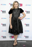 Look de Chloe Moretz con vestido negro en los en los premios Critics Choice 2012