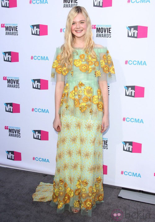 Look de Elle Fanning en los premios Critics Choice 2012