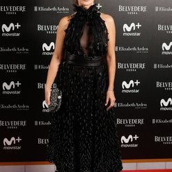 Mónica Cruz con vestido de borlas plateadas en la fiesta del final de 'Velvet Colección'