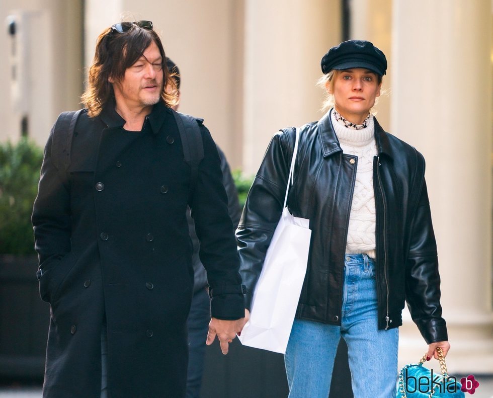 Diane Kruger con gorro gatsby negro en Nueva York