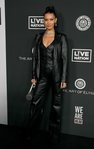 Bella Hadid con total look black en cuero en la Art Of Elysium's Heaven Gala 2020