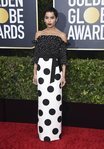 Zoë Kravitz con vestido de lunares en la alfombra roja de los Globos de Oro 2020