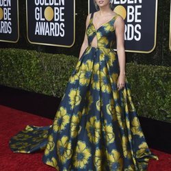 Taylor Swift con vestido de flores en la alfombra roja de los Globos de Oro 2020
