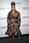 Melina Matsoukas con abrigo y falda midi en los Review Awards 2020