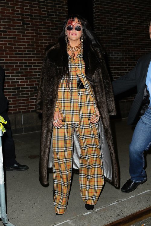 Kesha con dos piezas a cuadros en Nueva York