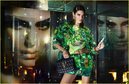 Kendall Jenner luce un diseño de estampado selvático de la colección primavera/verano 2020 de Versace